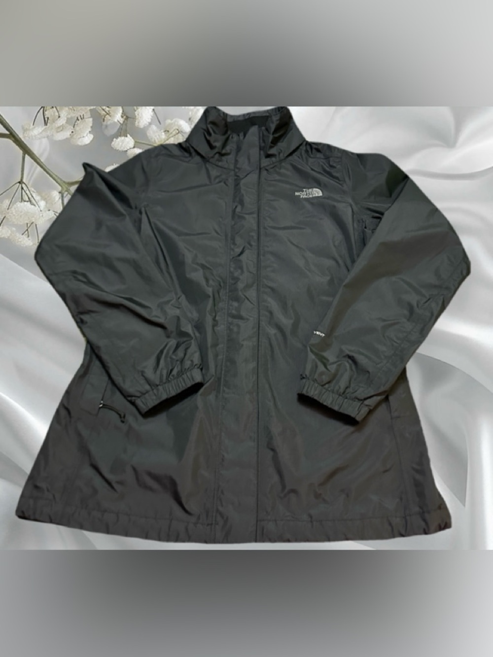 The North Face Women’s Windbreaker Black Rain Shell Jacket SP